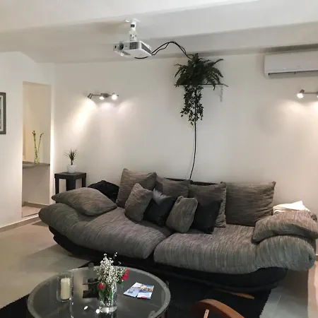 Cocoon In ***** Apartman