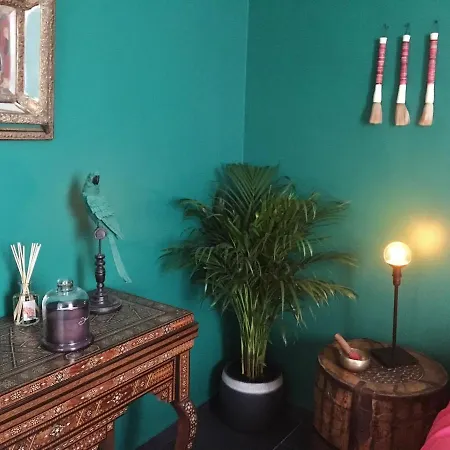 Cocoon In ***** Apartman