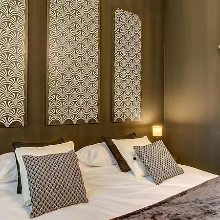 Cocoon In ***** Apartman