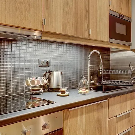 Cocoon In ***** Apartman