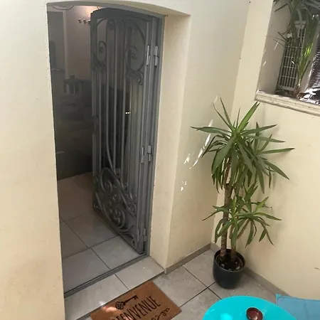 Cocoon In ***** Apartman