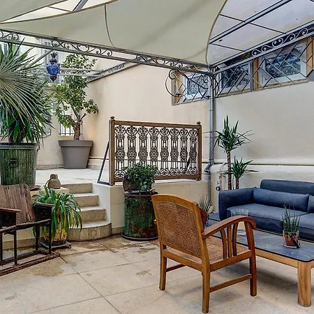 Apartment Cocoon In *****