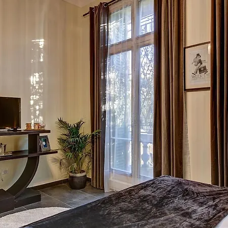 Apartment Cocoon In *****